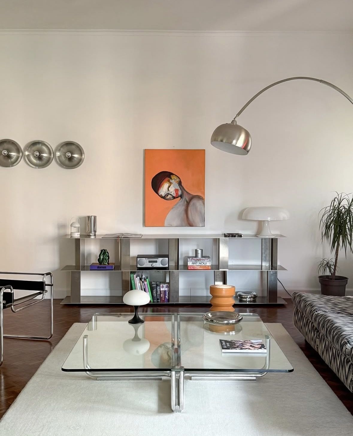 17 Jaw-Dropping Vintage Chrome Decor Ideas That'll Transform Your Living Room! - 1. Chic Chrome Coffee Tables 1
