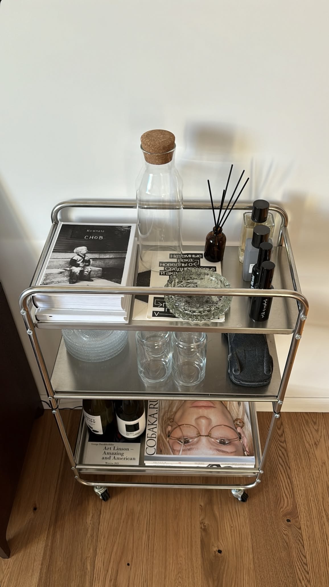 18 Creative Neo Deco Bar Cart Styling Ideas for the Ultimate Home Bar! - 2. Vintage Glassware for Timeless Elegance 1